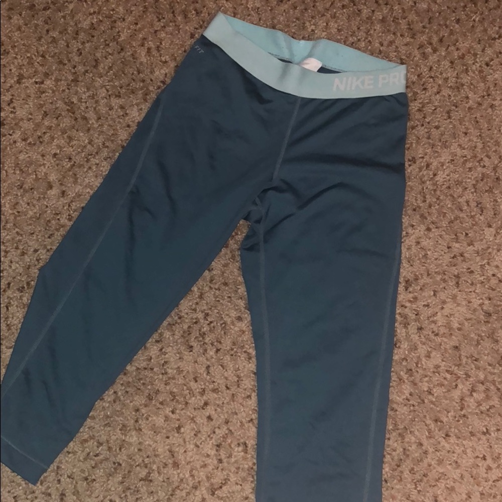 Nike pro workout leggings